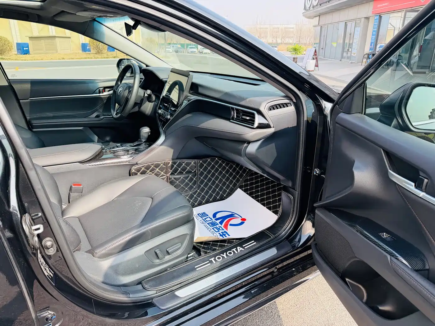 Toyota Camry 2023 2.5G Luxury Edition фото 10