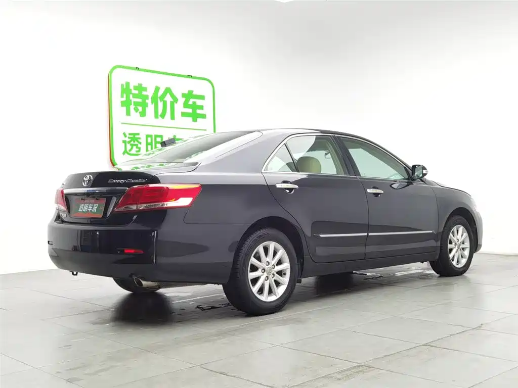 Toyota Camry 2013 200E Classic Elite Edition фото 2
