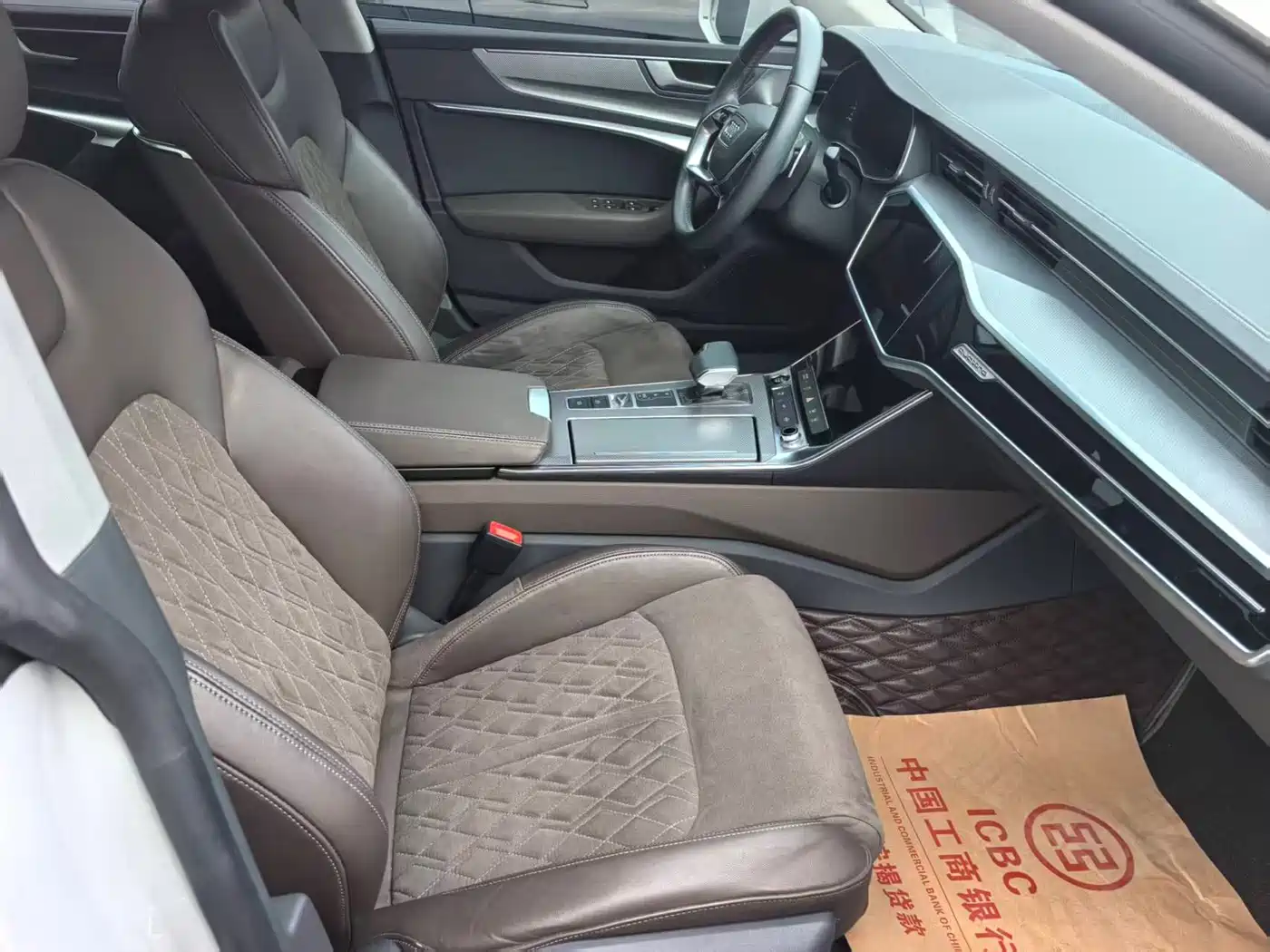 Фото 8 - Audi A7L