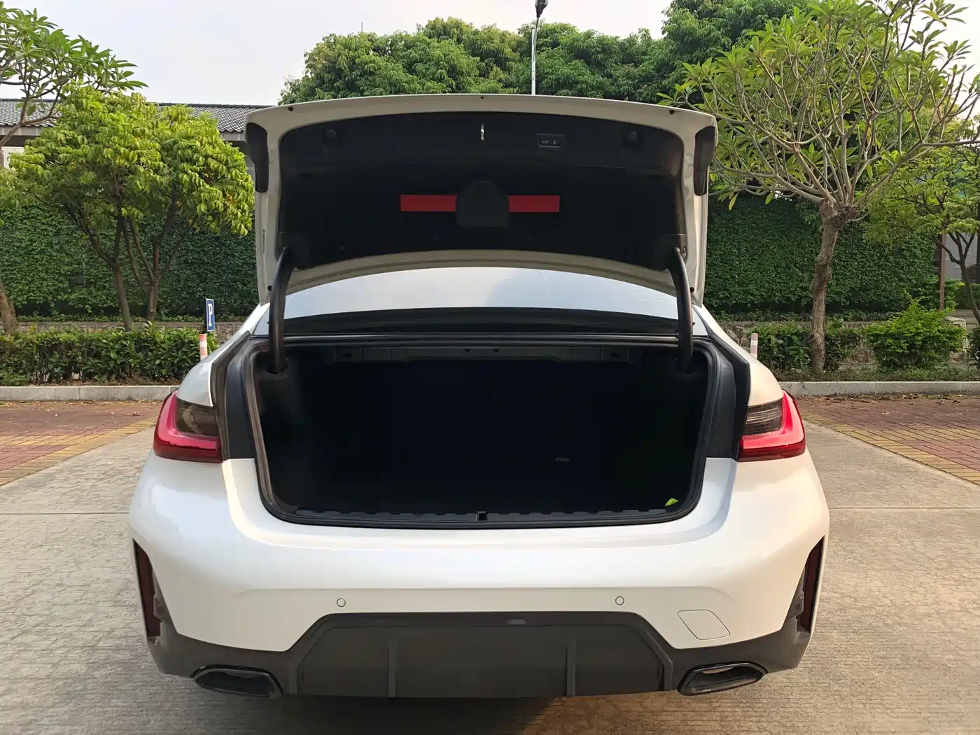 BMW 3 Series 2024 325Li M Sport Shadowline Package фото 23