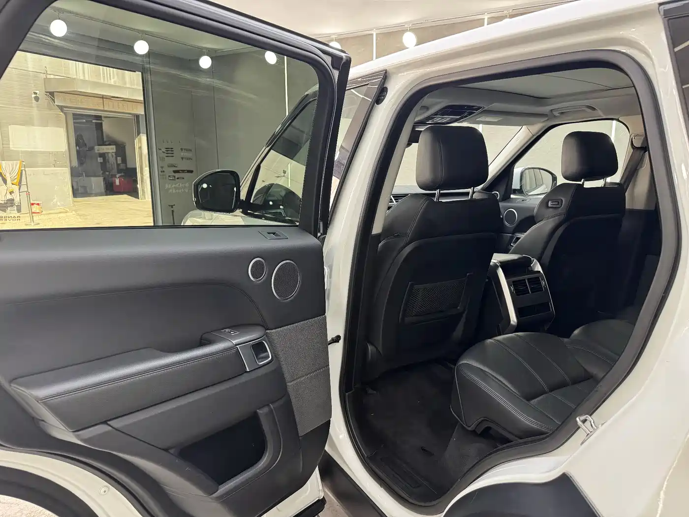 Land Rover Range Rover Sport 2017 3.0 SC V6 SE фото 29