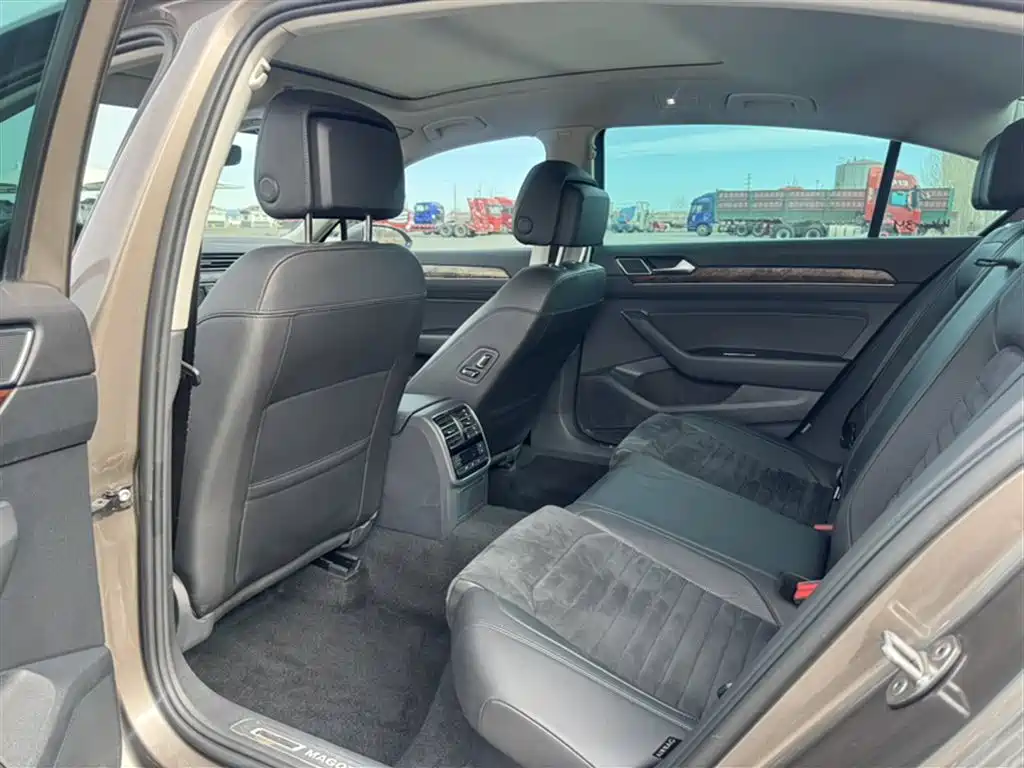 Volkswagen Magotan 2017 330TSI DSG Premium фото 12
