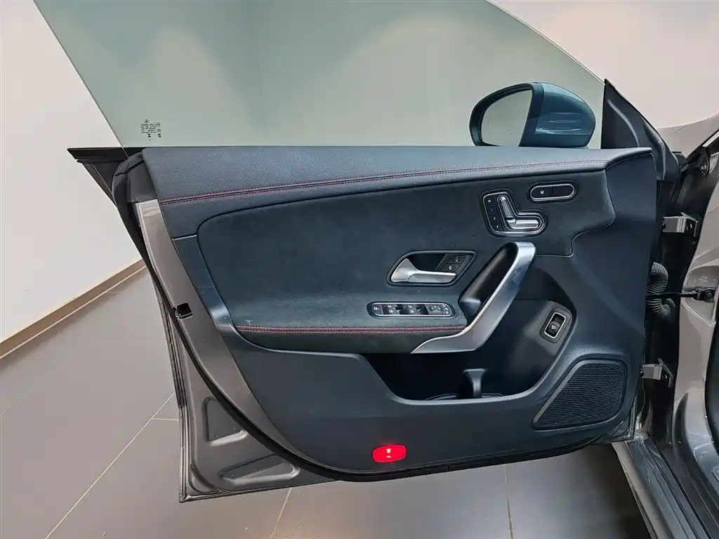 MERCEDES-BENZ CLA (IMPORT)