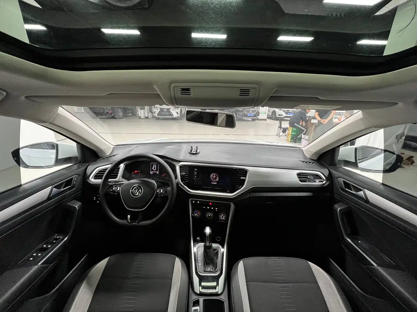 VOLKSWAGEN T-ROC EXPLORING SONGS