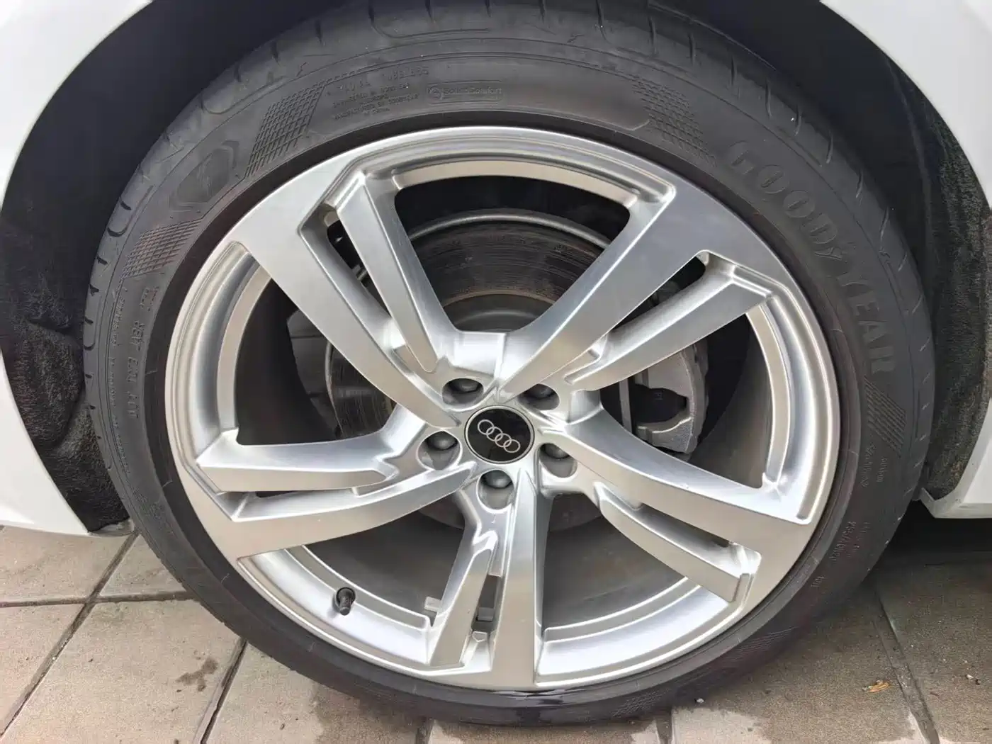Фото 7 - Audi A7L