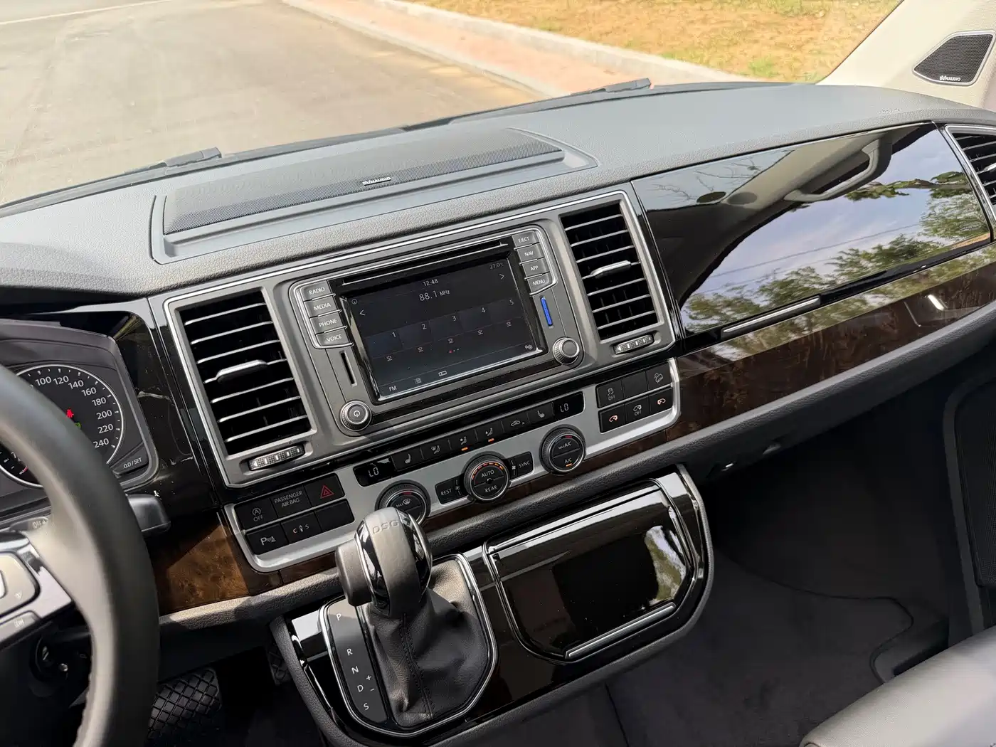 Volkswagen Multivan 2018 2018 2.0TSI 4WD Premium Edition 7-Seater
