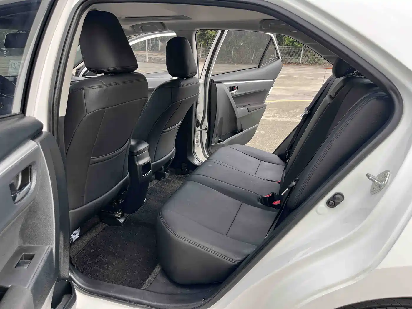 Toyota Corolla 2017 Facelift 1.2T S-CVT GL-i фото 7