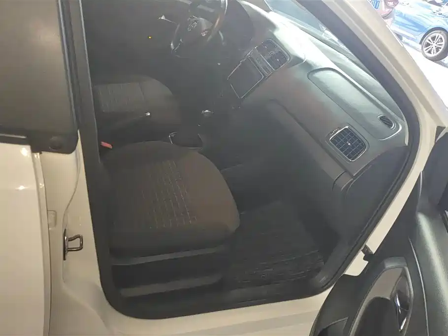 Volkswagen Polo 2018 1.5L Auto Comfort фото 8