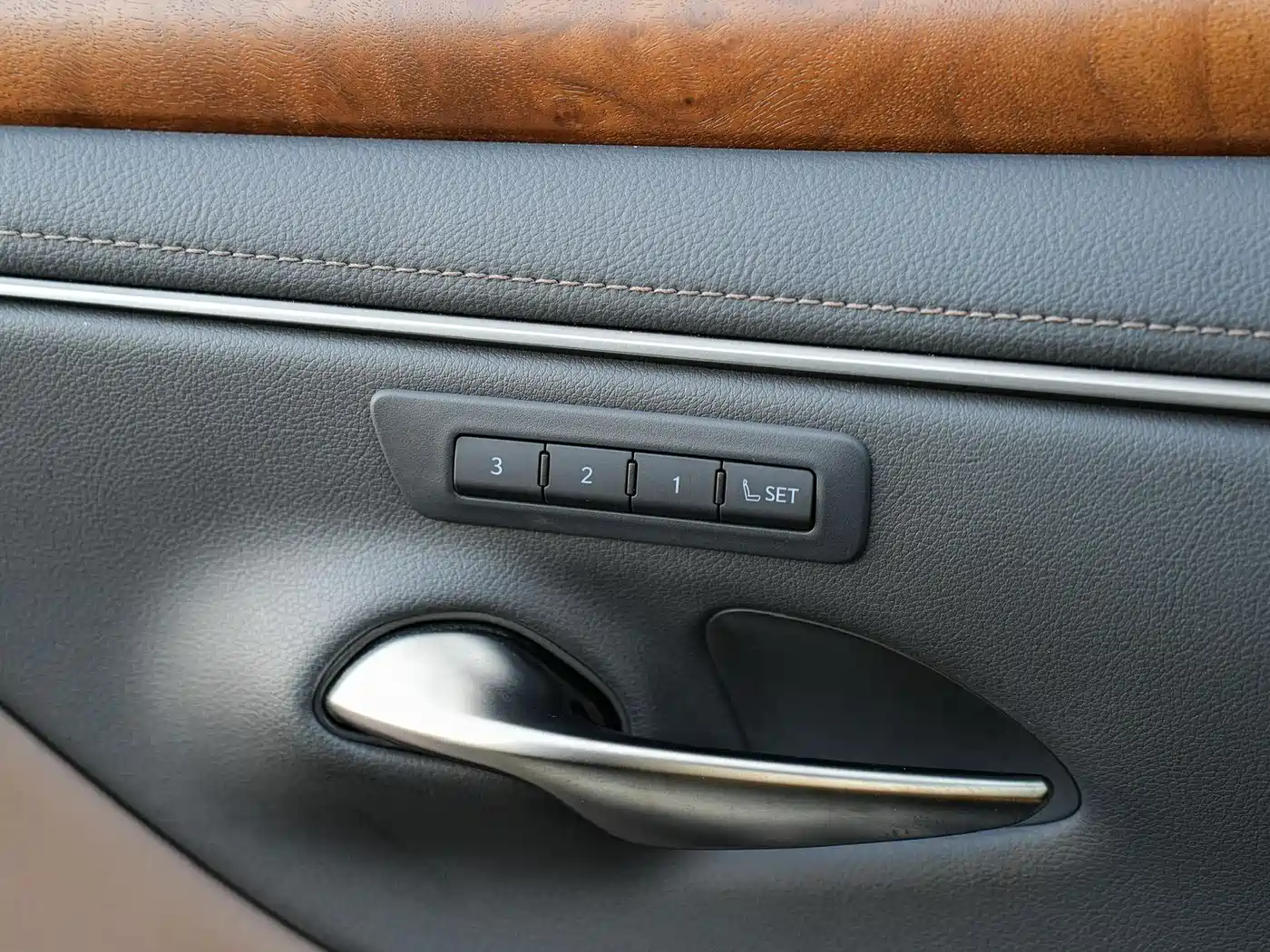 Lexus ES 2024 200 Premium Edition фото 23