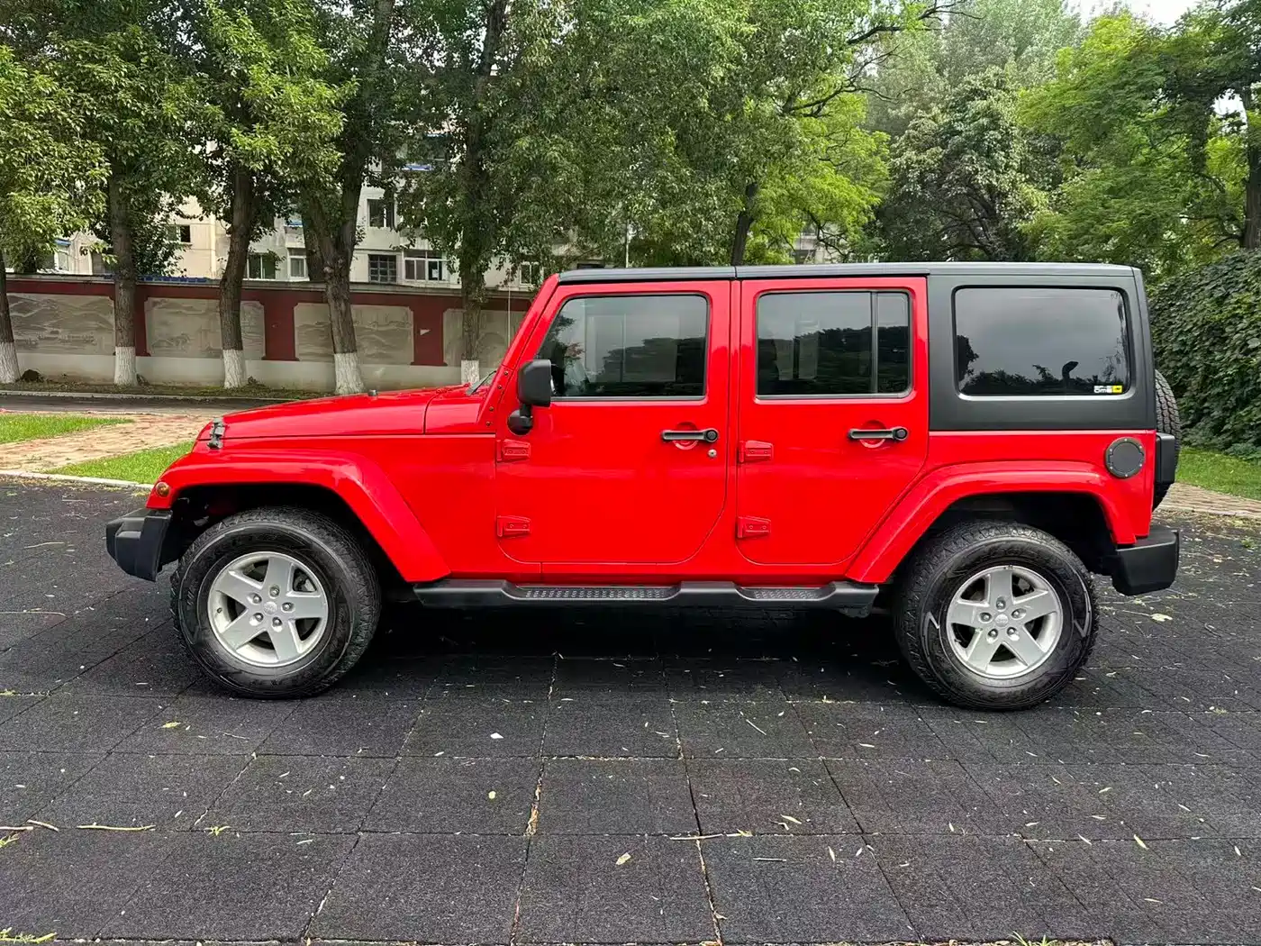 Photo 7 - Jeep Wrangler