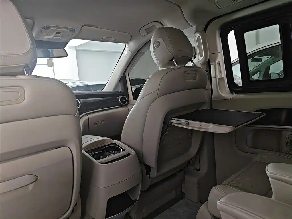 Mercedes-Benz V-Class 2017 Model V 260 L Premium Extended Edition фото 6
