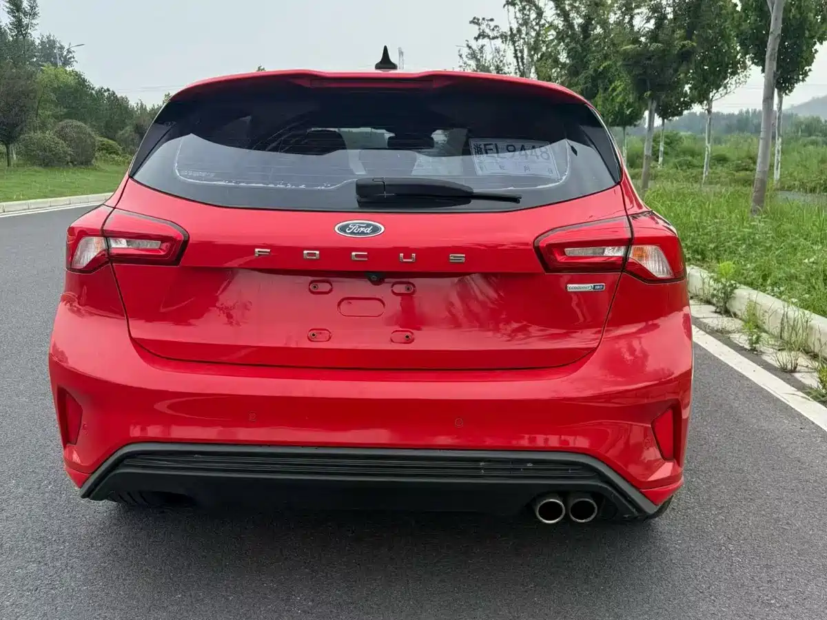 Фото 8 - Ford Focus
