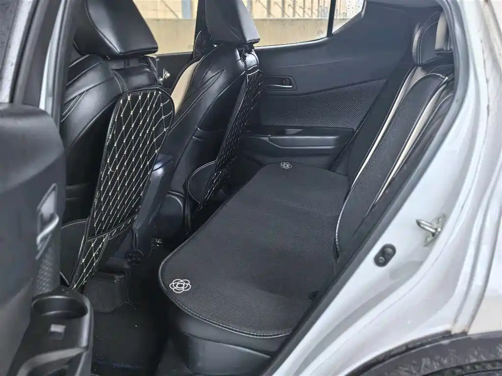 Toyota C-HR 2021 Dual Engine 2.0L E-CVT Comfort Edition фото 7