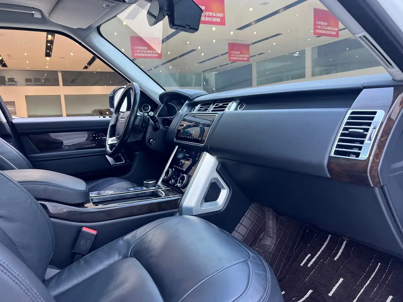 Land Rover Range Rover 2021 3.0 L6 Golden Age Edition фото 11