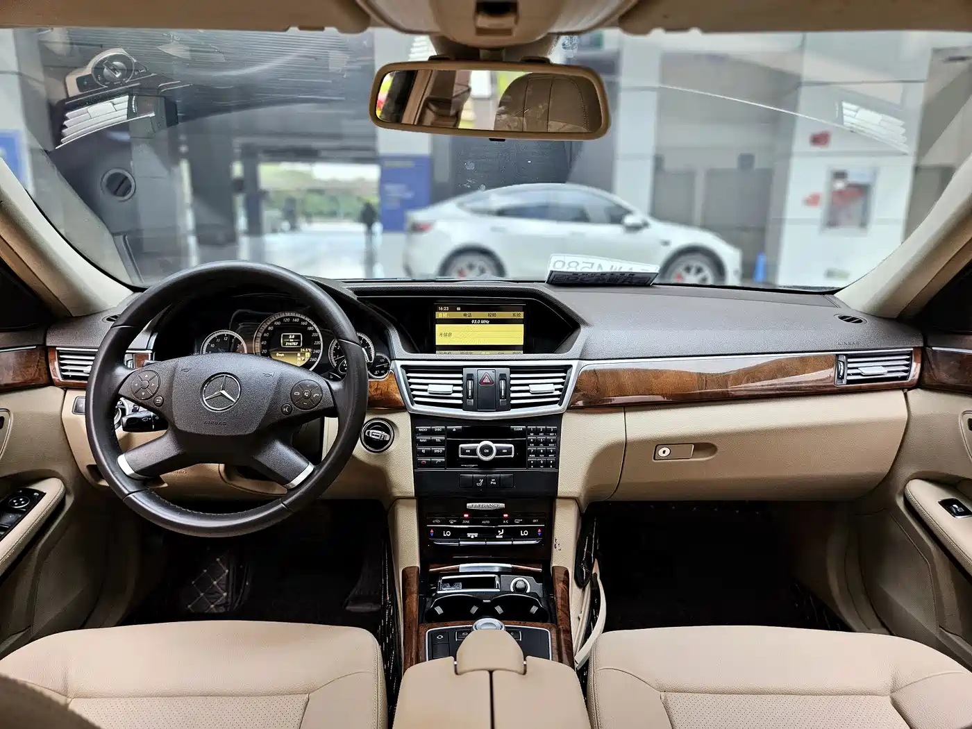 Mercedes-Benz E-Class 2012 E 200 L CGI Elegance фото 7