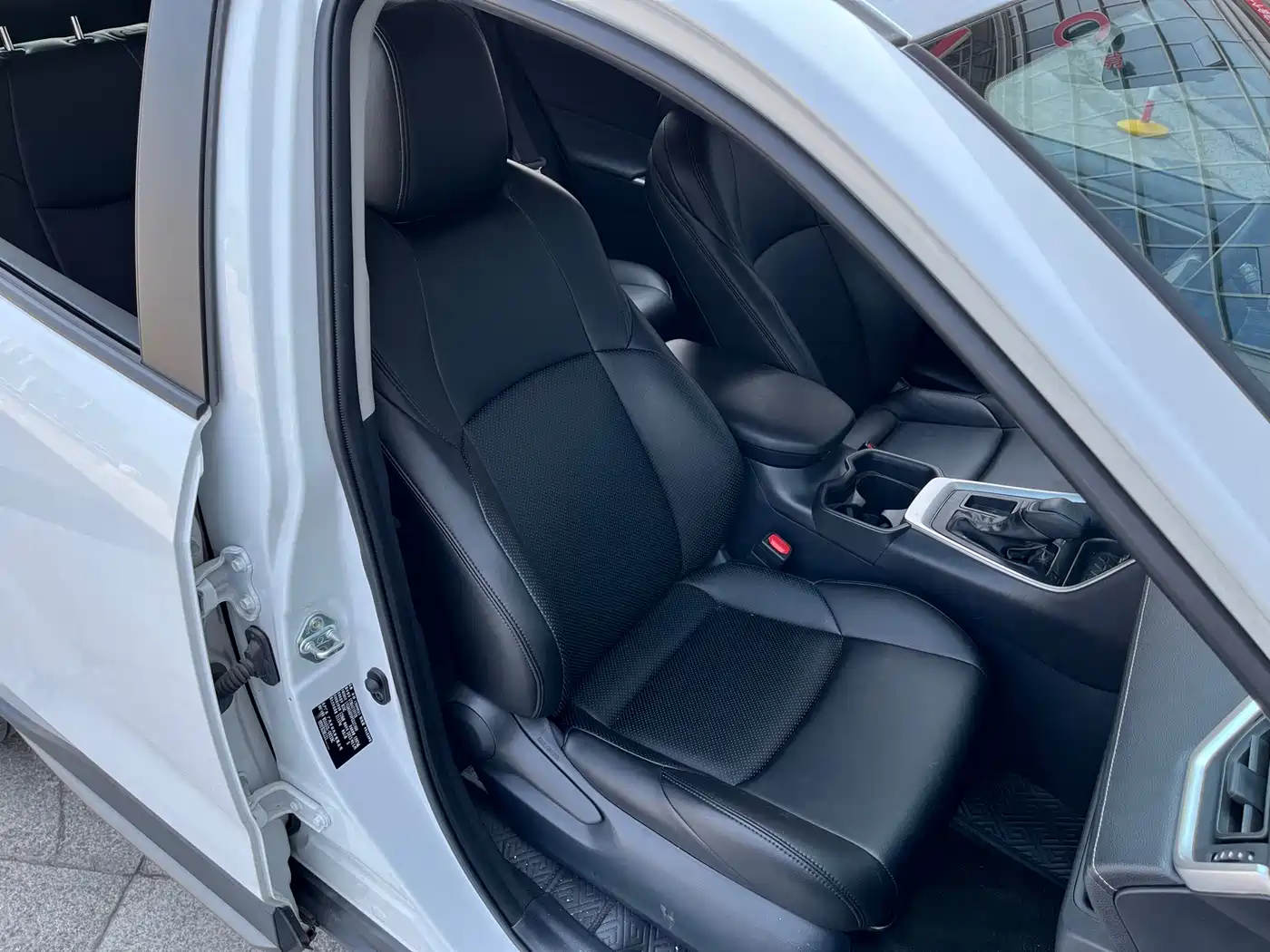 Toyota Wildlander 2023 2.0L CVT FWD LE фото 17
