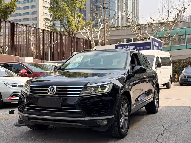 VOLKSWAGEN TOUAREG
