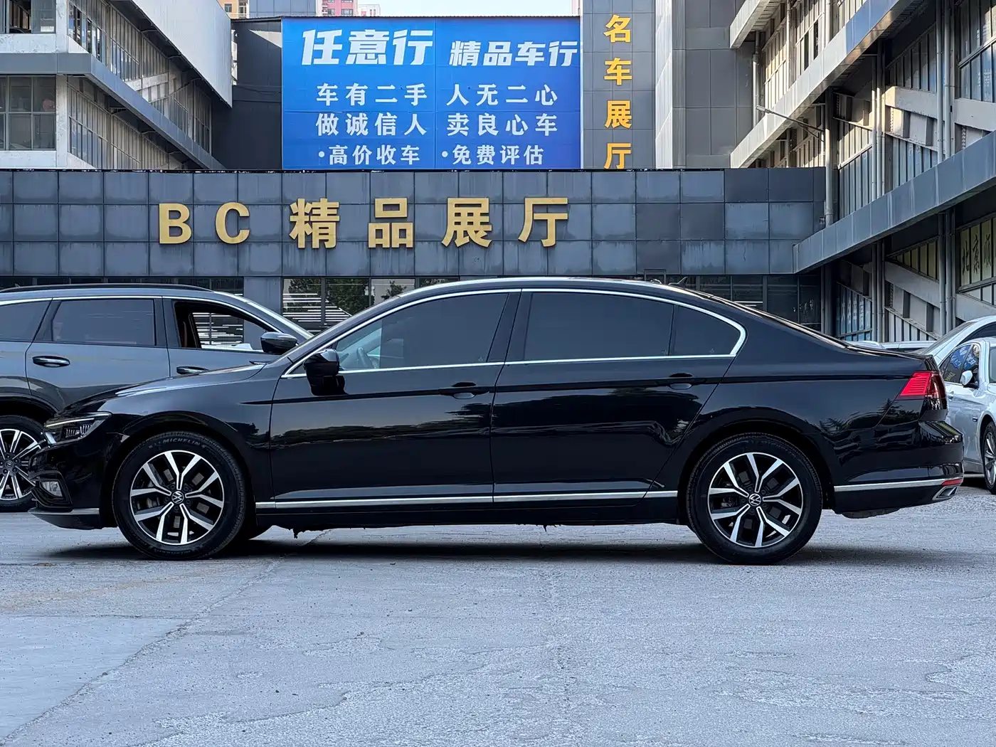 Volkswagen Magotan 2021 330TSI DSG 30th Anniversary Edition фото 4