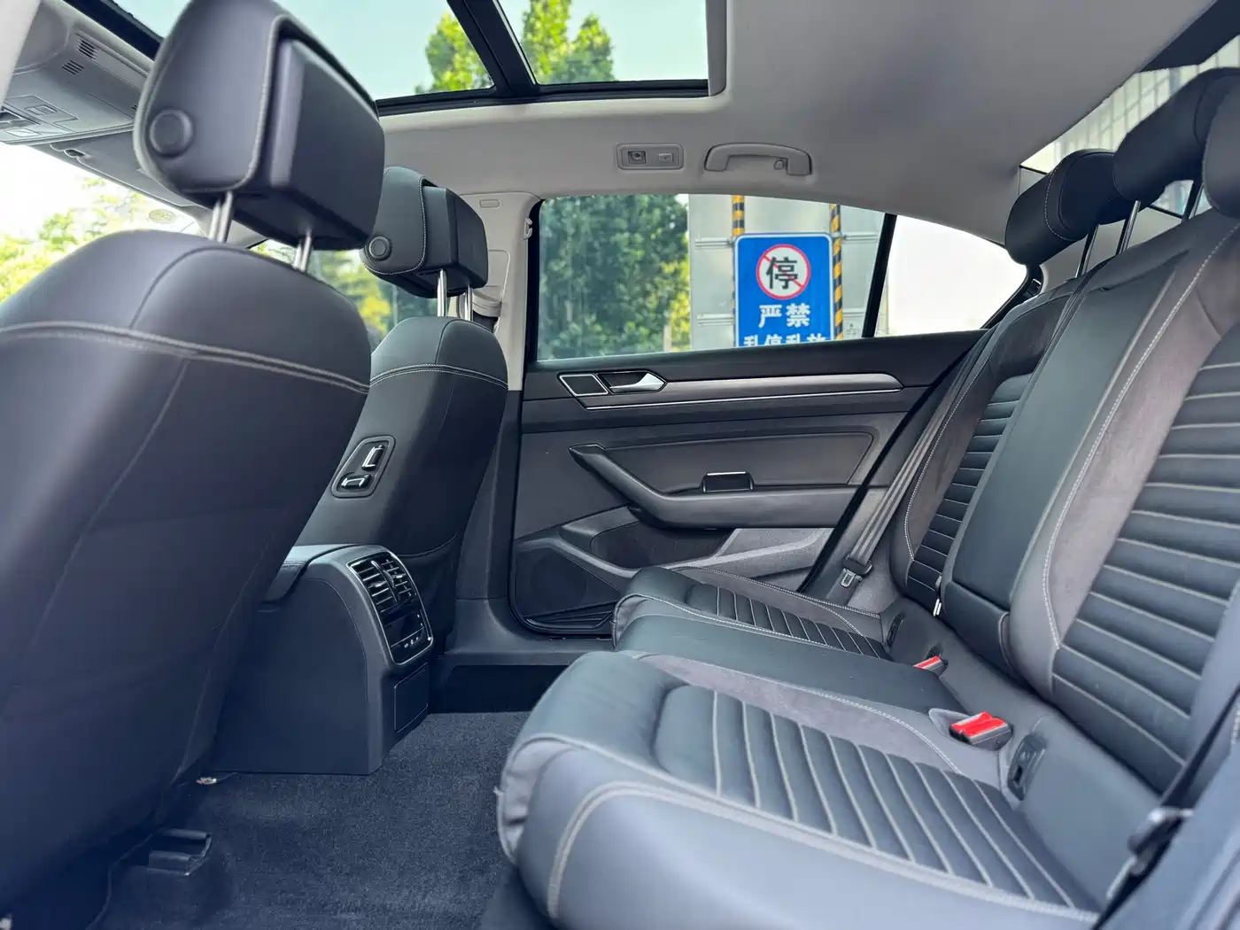 Volkswagen Magotan 2021 330TSI DSG 30th Anniversary Edition фото 16