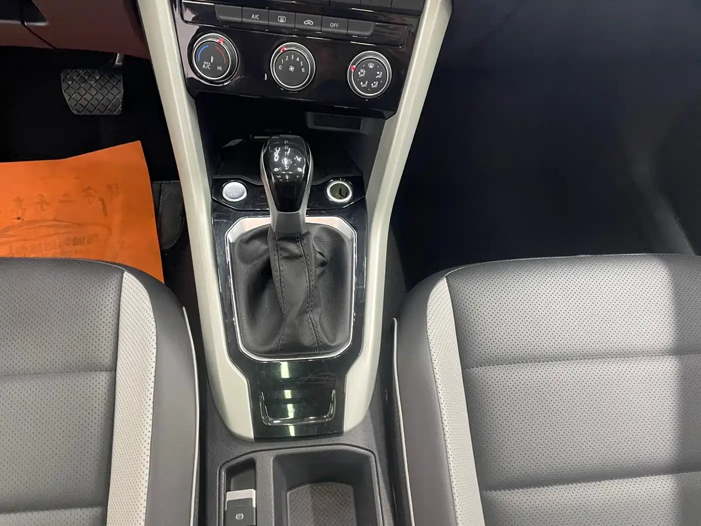 Volkswagen T-ROC 2023 280TSI DSG 2WD Time Edition фото 13