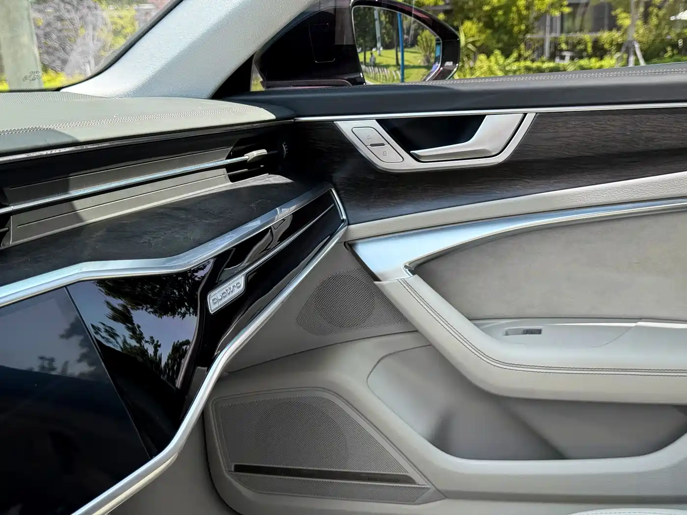 Фото 10 - Audi A6L