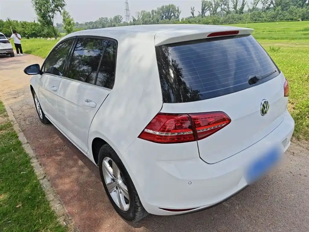 Volkswagen Golf 2015 1.6L Automatic Comfort фото 5