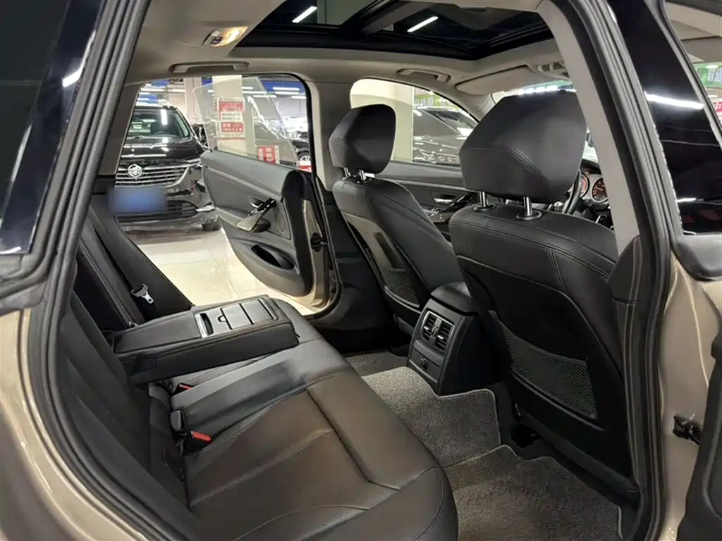 BMW 3 Series GT 2018 320i Fashion фото 7