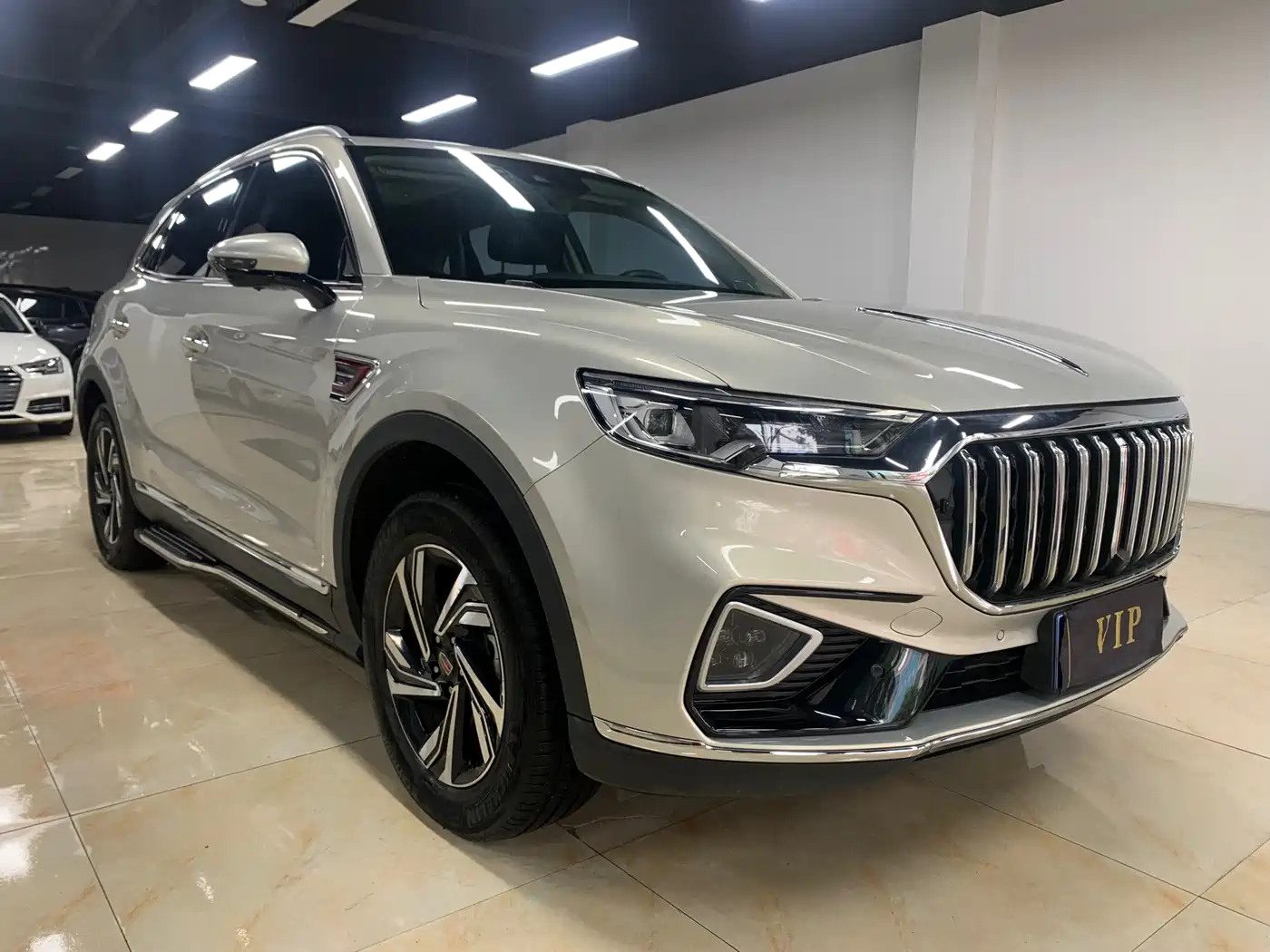 Hongqi HS5 2022 Facelift 2.0T Smart Flag Enjoyment Edition фото 3