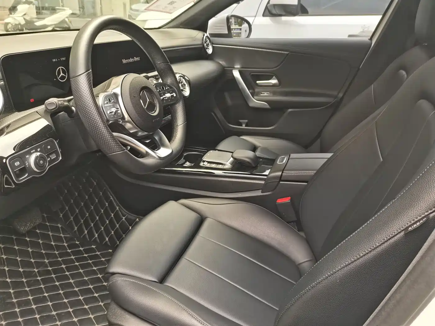 Mercedes-Benz A-Class 2022 A 200 L Sport Sedan Dynamic фото 6