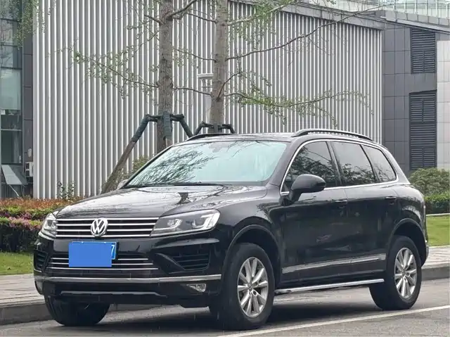 VOLKSWAGEN TOUAREG