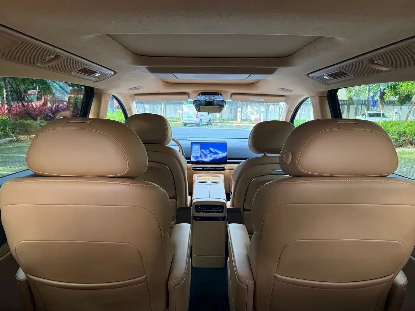 Voyah Auto Voyah Dreamer 2025 Model PHEV 4WD Premium QianKun Edition фото 13