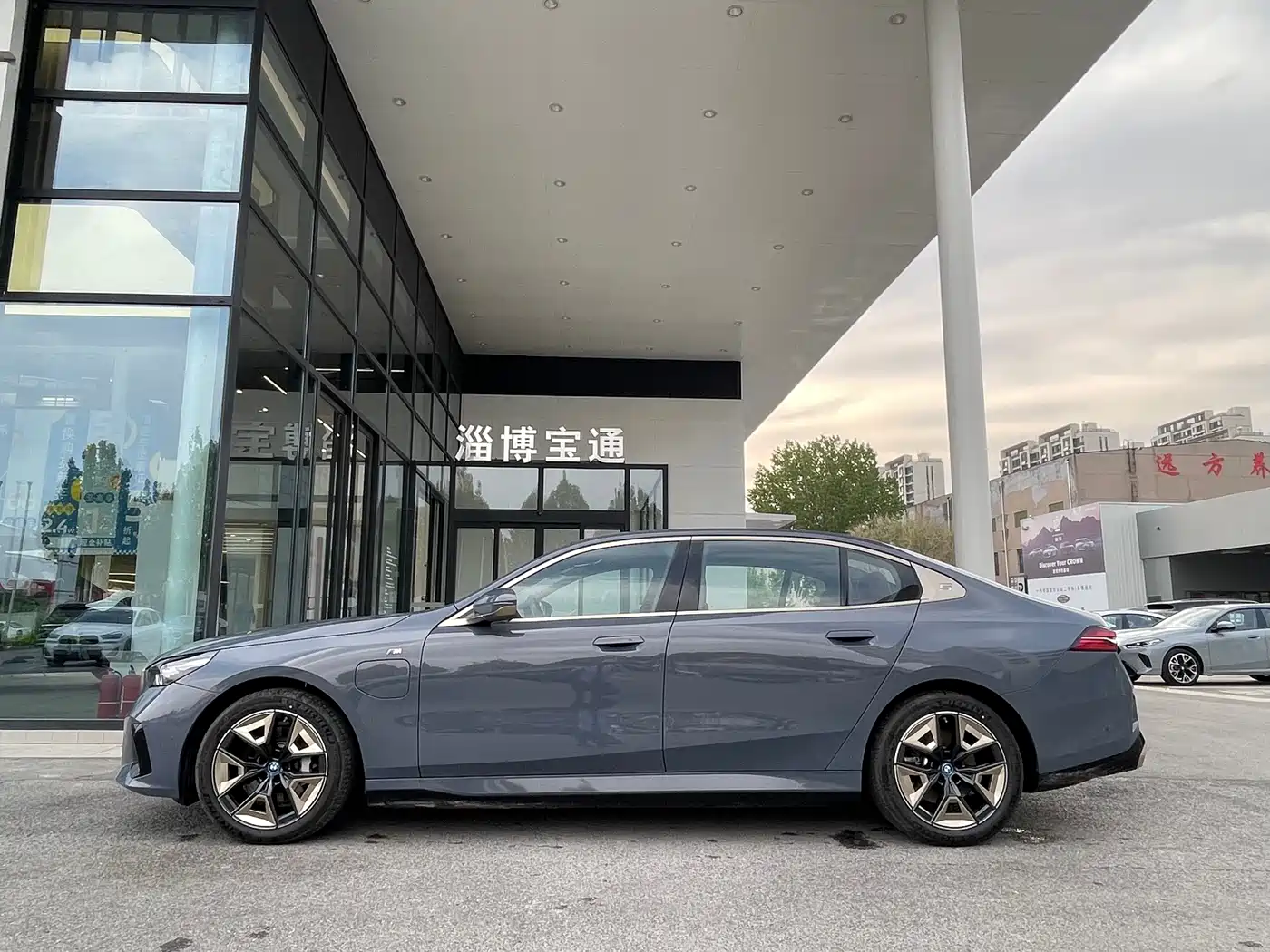 BMW I5
