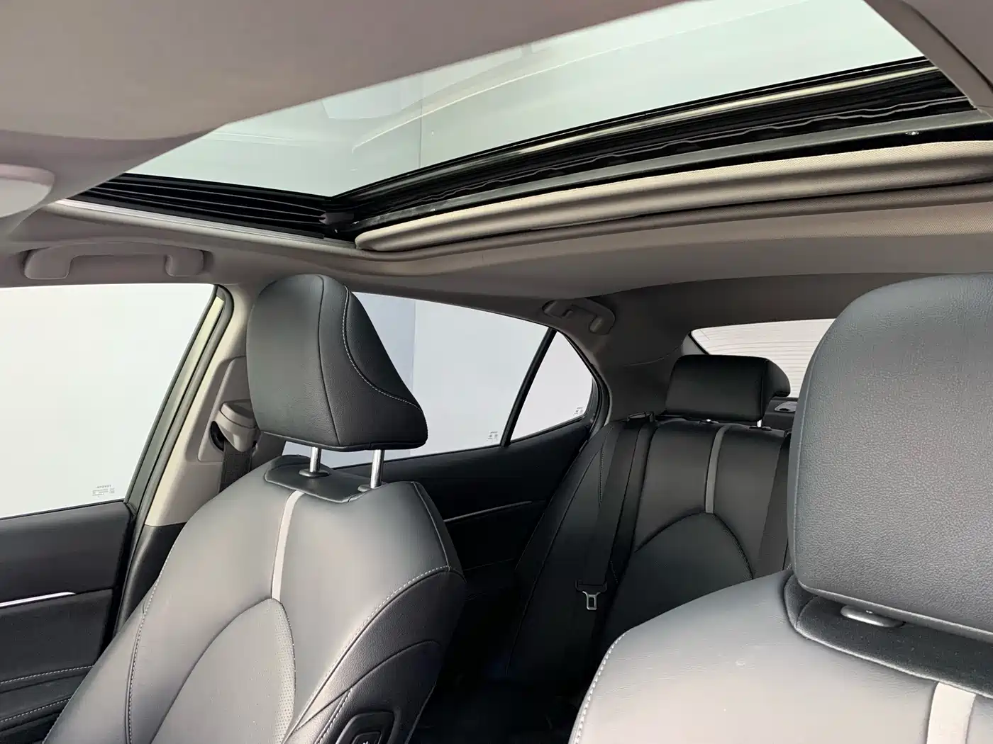 Toyota Camry 2021 Hybrid 2.5HS Fashion Edition фото 16