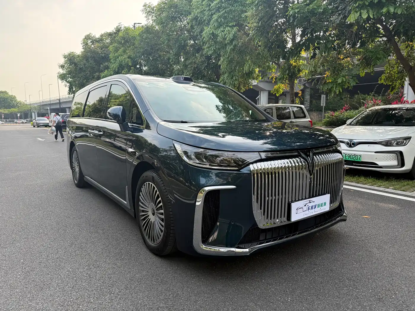 Voyah Auto Voyah Dreamer 2025 Model PHEV 4WD Premium QianKun Edition фото 7