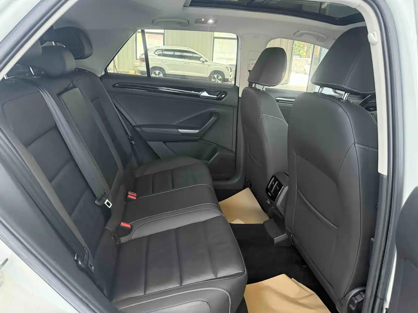 Volkswagen T-ROC 2021 Facelift 280TSI DSG 2WD Comfort Smart Connect Edition фото 20
