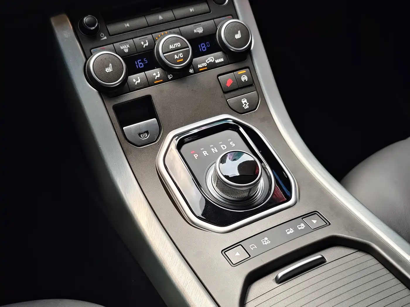 Land Rover Range Rover Evoque 2015 2.0T 5-Door Intelligent Edition фото 16