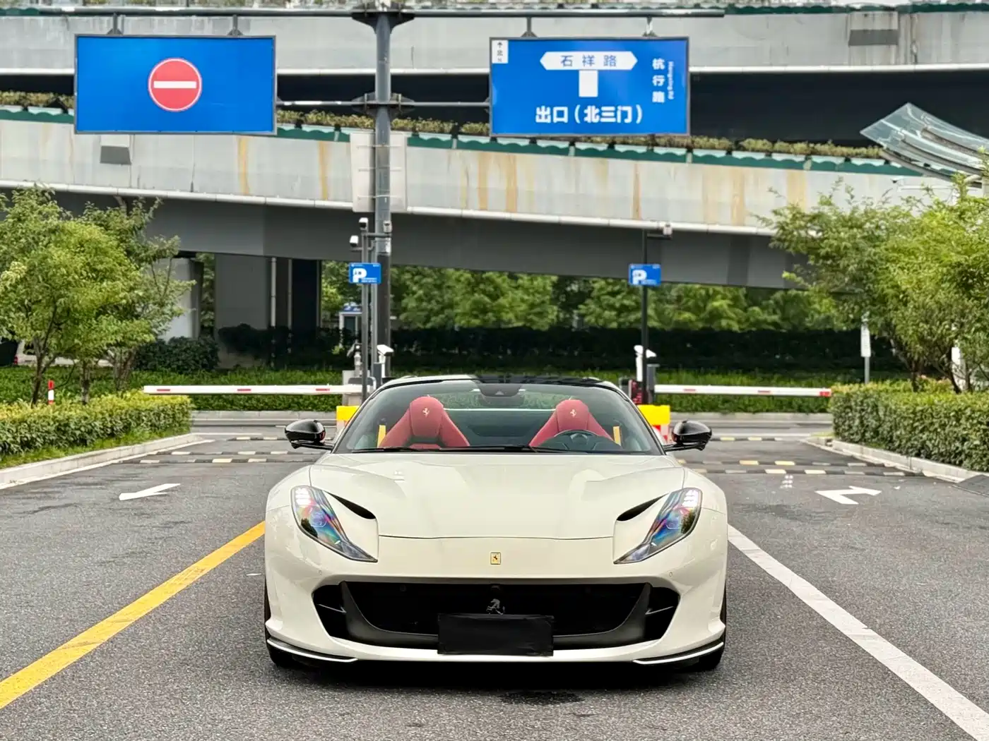 2023 Ferrari 812