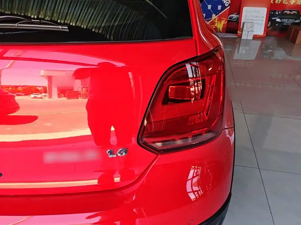 Volkswagen Polo 2014 1.6L Cross Polo Automatic фото 24