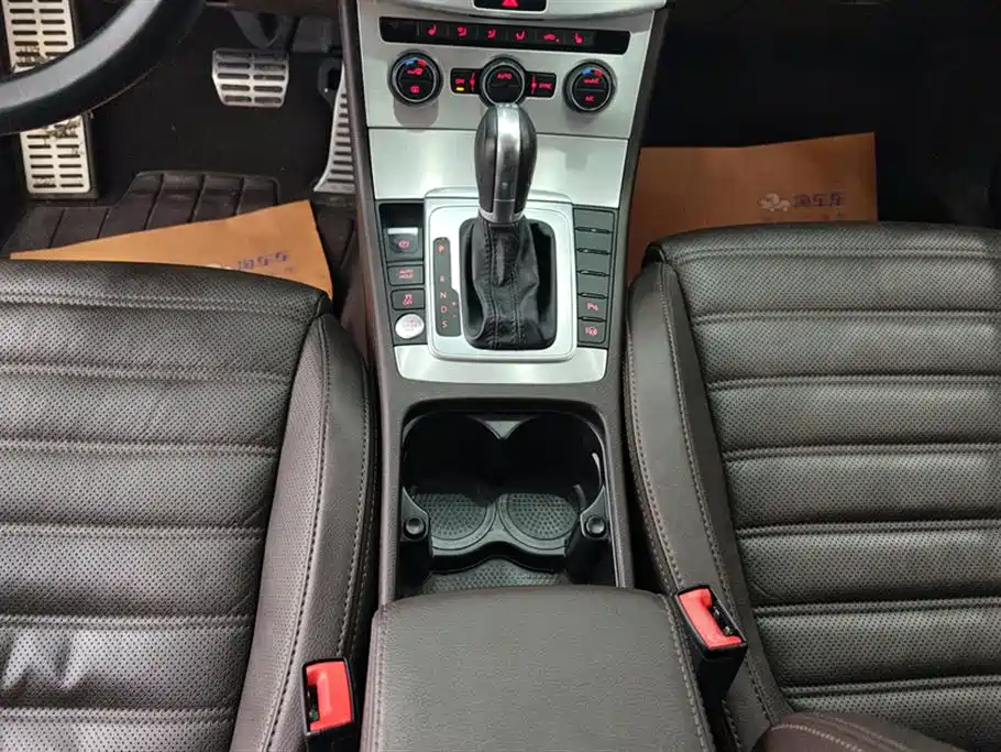 Volkswagen FAW-Volkswagen CC 2018 1.8TSI Luxury фото 16