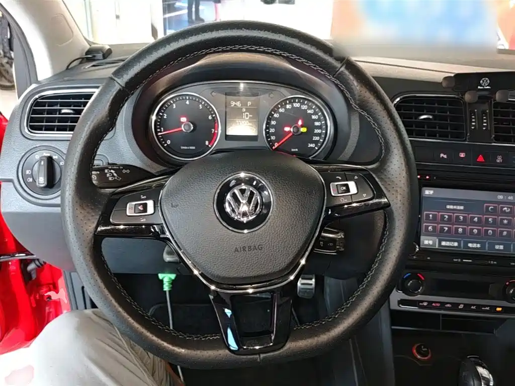 Volkswagen Polo 2014 1.6L Cross Polo Automatic фото 7