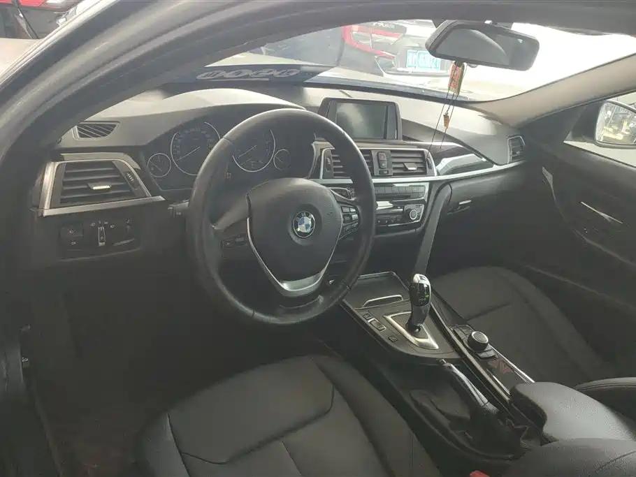 BMW 3 Series 2016 316i Fashion фото 12