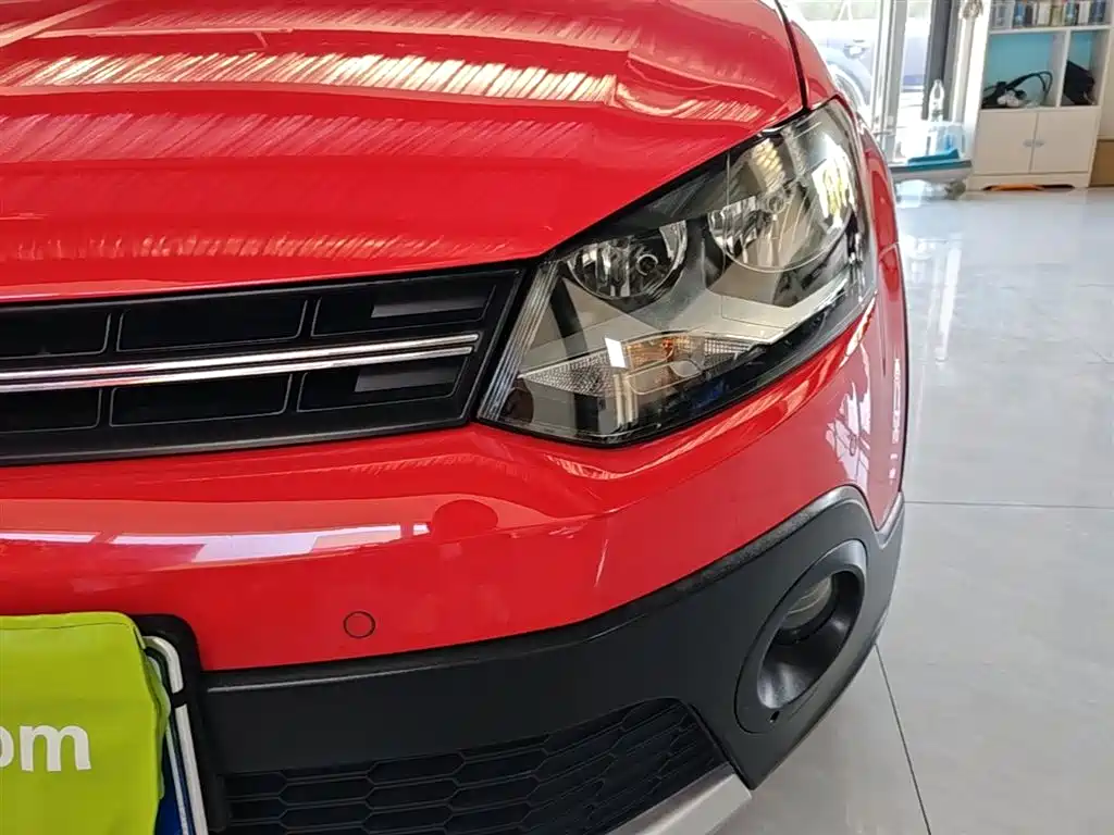 Volkswagen Polo 2014 1.6L Cross Polo Automatic фото 18