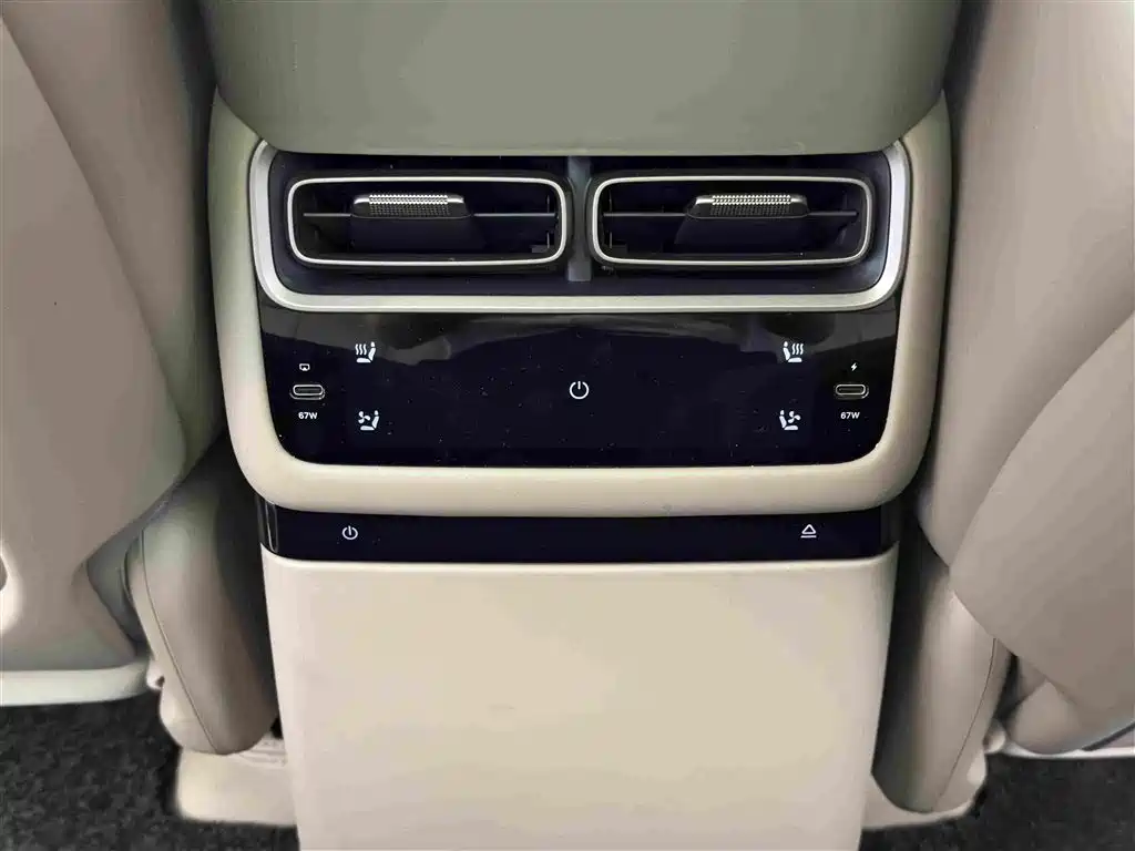 Li Auto i6 2026 2025 2WD Base Model