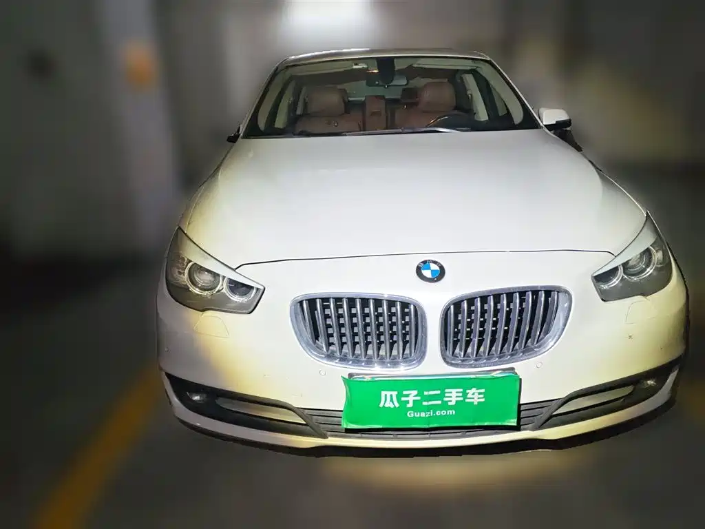 BMW 5 Series GT 2015 535i Leading фото 3