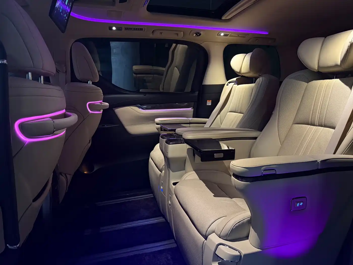 Toyota Vellfire 2021 Crown Hybrid 2.5L HV Premium Edition фото 10