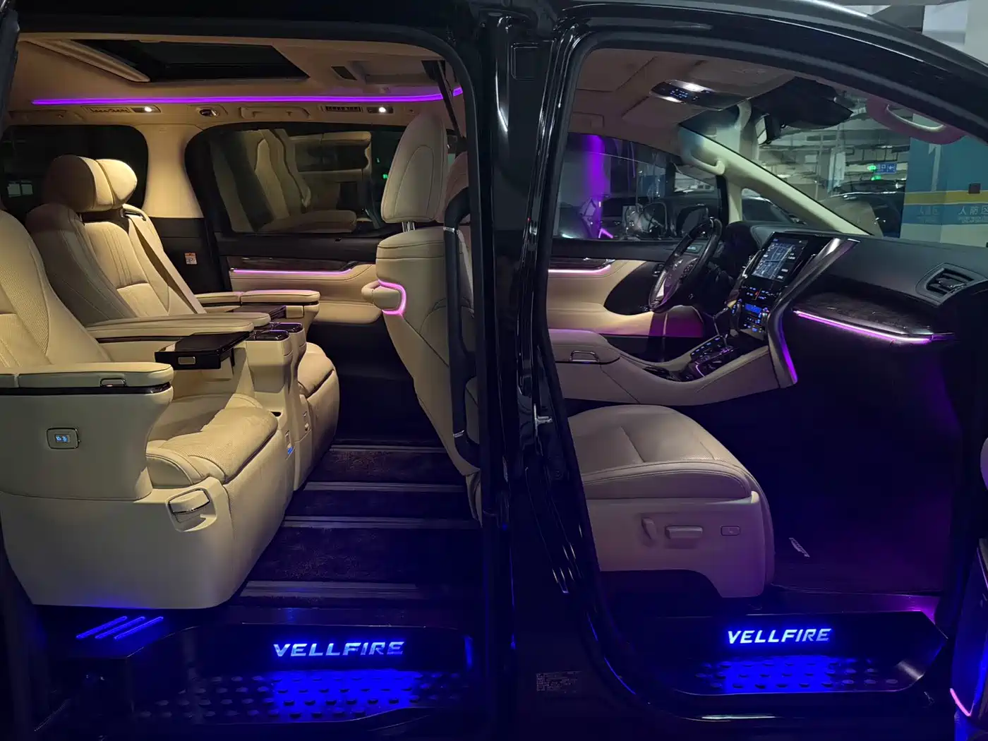 Toyota Vellfire 2021 Crown Hybrid 2.5L HV Premium Edition фото 12