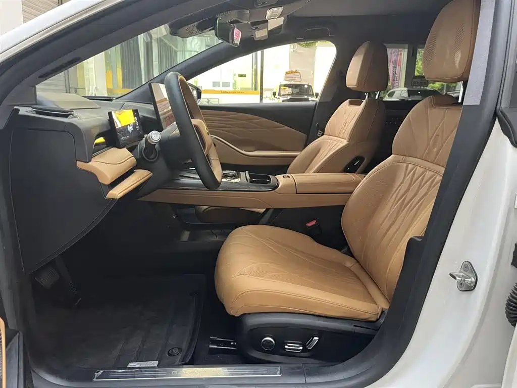 Geely Galaxy Galaxy Xingyao 8 2025 130km EM-P Starship Edition фото 13