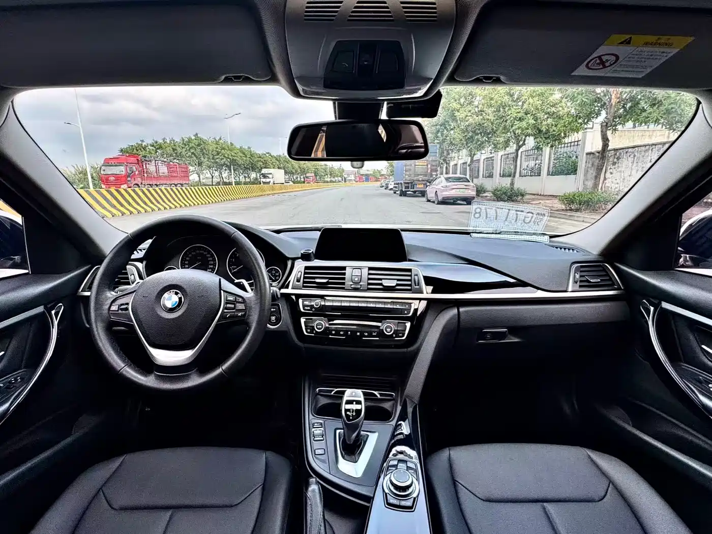 BMW 3 Series 2017 320Li M Sport фото 5