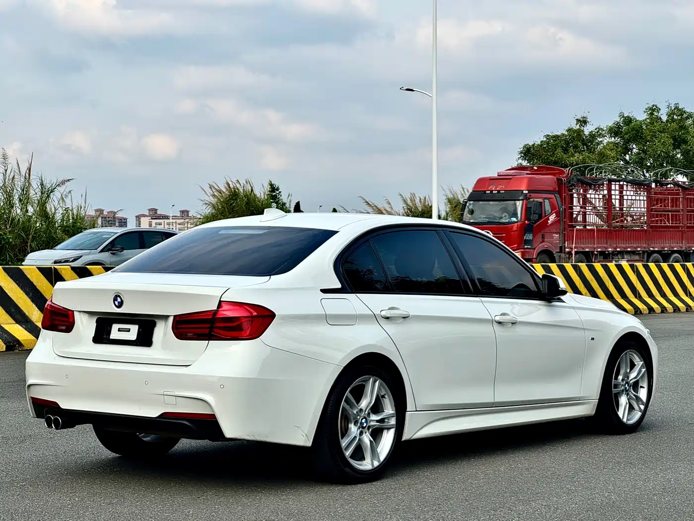BMW 3 Series 2017 320Li M Sport фото 9