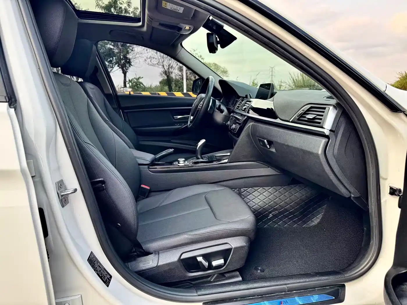 BMW 3 Series 2017 320Li M Sport фото 14